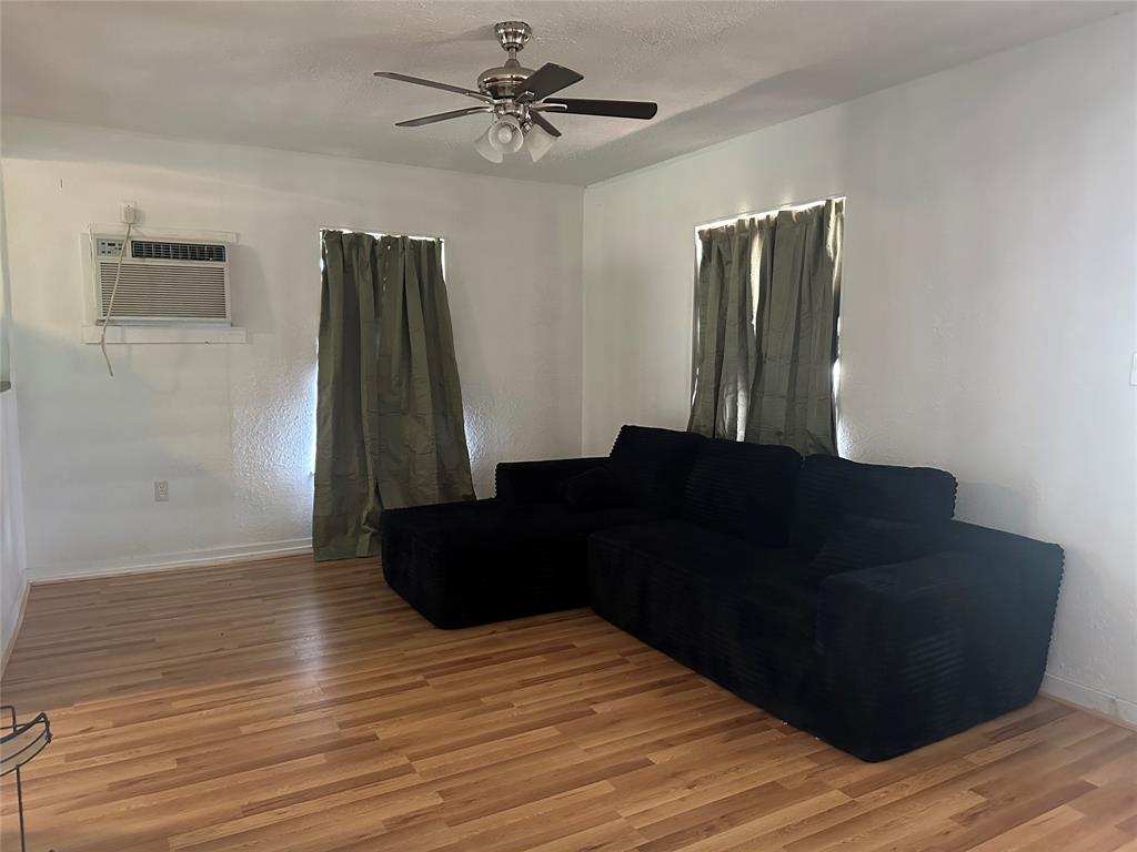 2764 W Highway 199