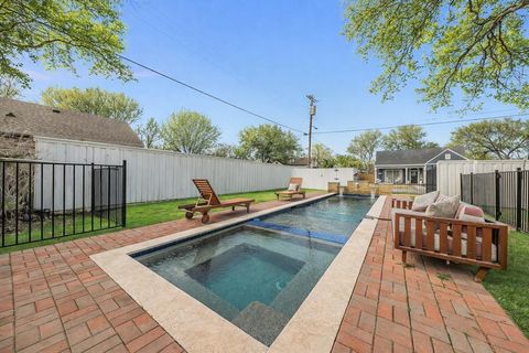 Tiny photo for 811 N Church Street, McKinney, TX 75069 (MLS # 21195227)
