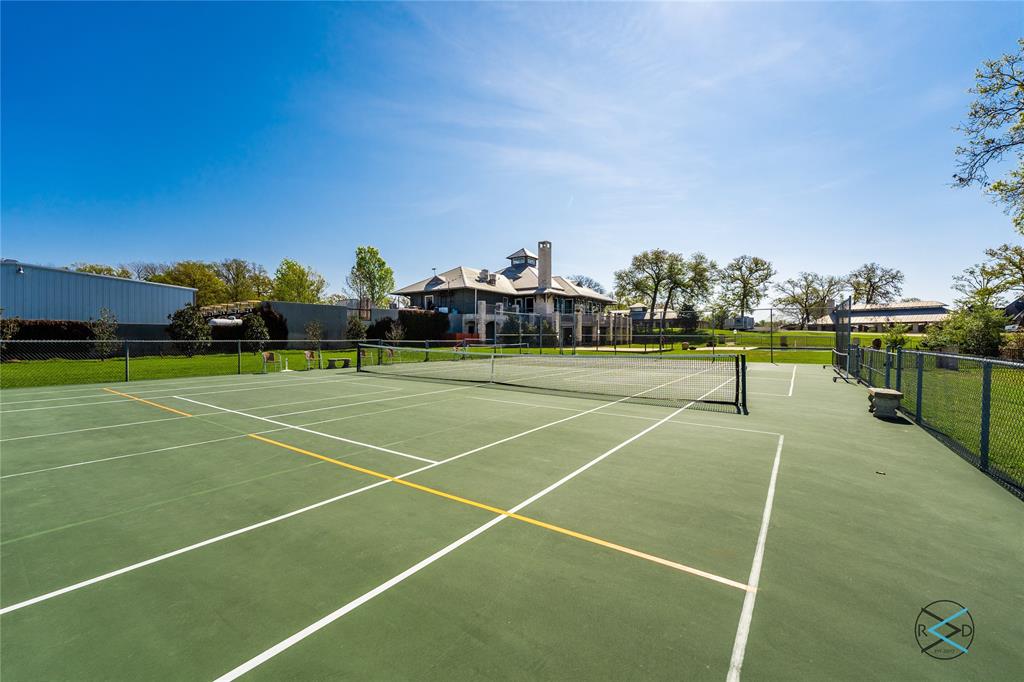 Pinnacle Club - Land