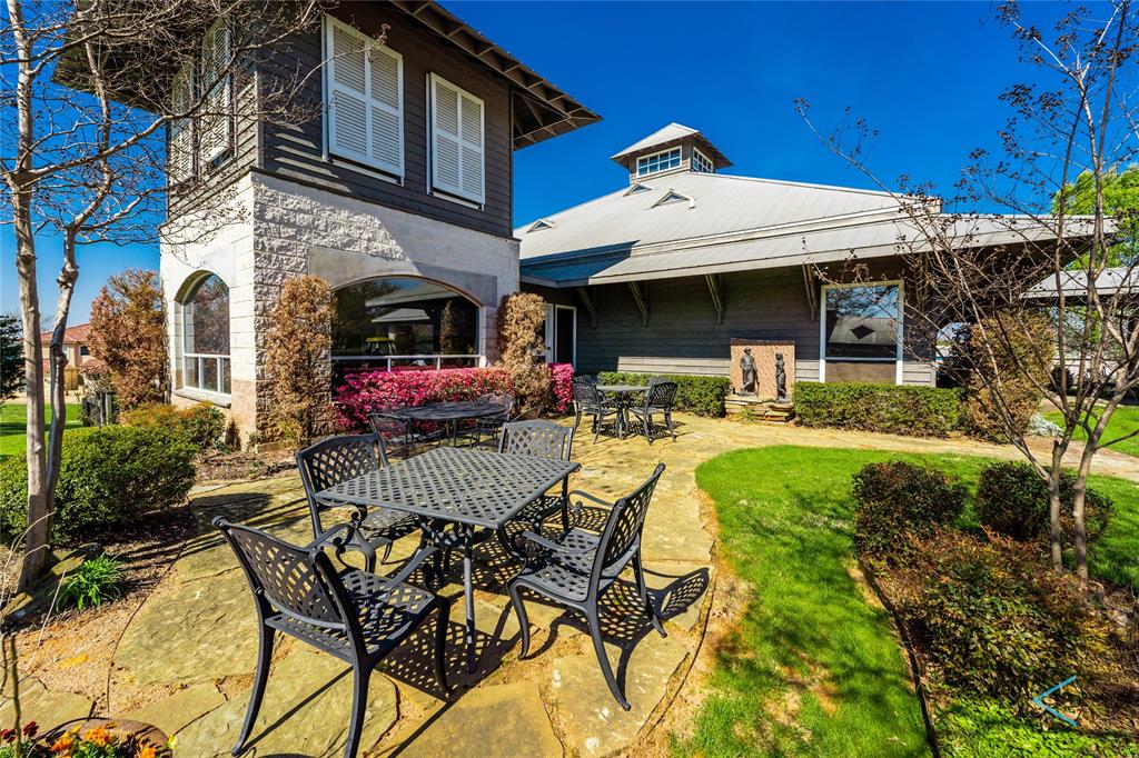 Pinnacle Club - Land