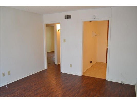 1107 N LOCUST ST APT 2, DENTON, TX 76201 - Image 92abdf821b24a2cf32cd29a0b66a792d/1376702771