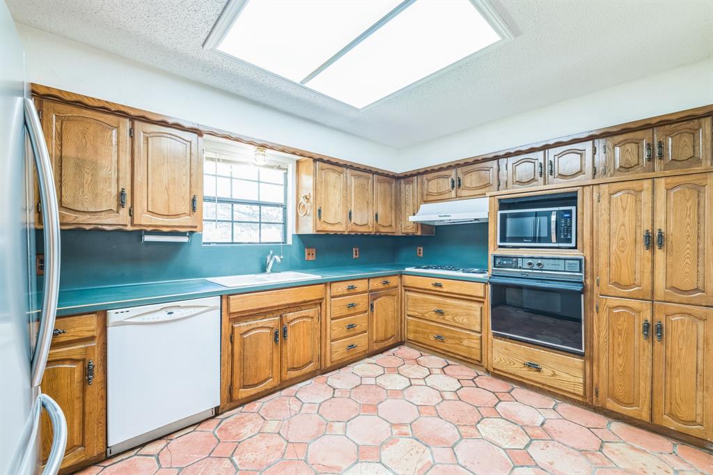 1652 Ernie Lane