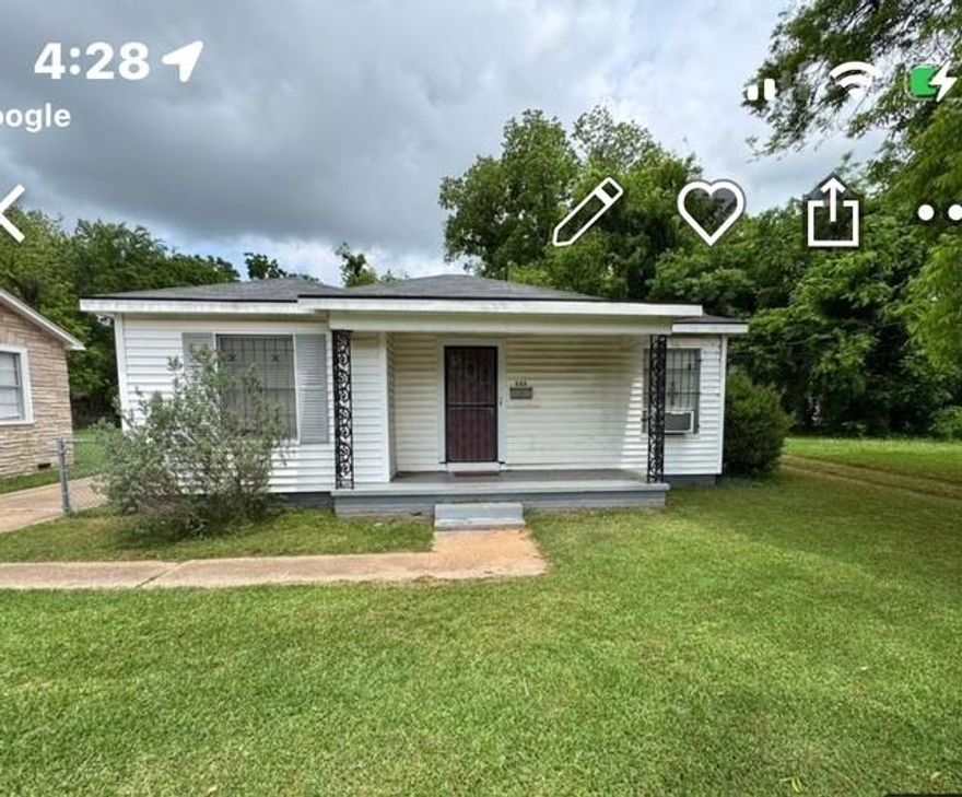 Wonderful income producing properties!  Located near casinos, entertainment and East Bank area.
Long term tenants that would like to stay.  Tenant in 225 Thompson pays $850 a month with a lease that expires 5.31.2026.  The garage apartment, 225 and a half currently pay $850 a month with a lease that expires 5.30.2026.  Both are long term tenants.

This is a package deal.  Sold with 125 Thompson and 229 Thompson.  Please see MLS numbers: 21252444, 21252503, and 21252512