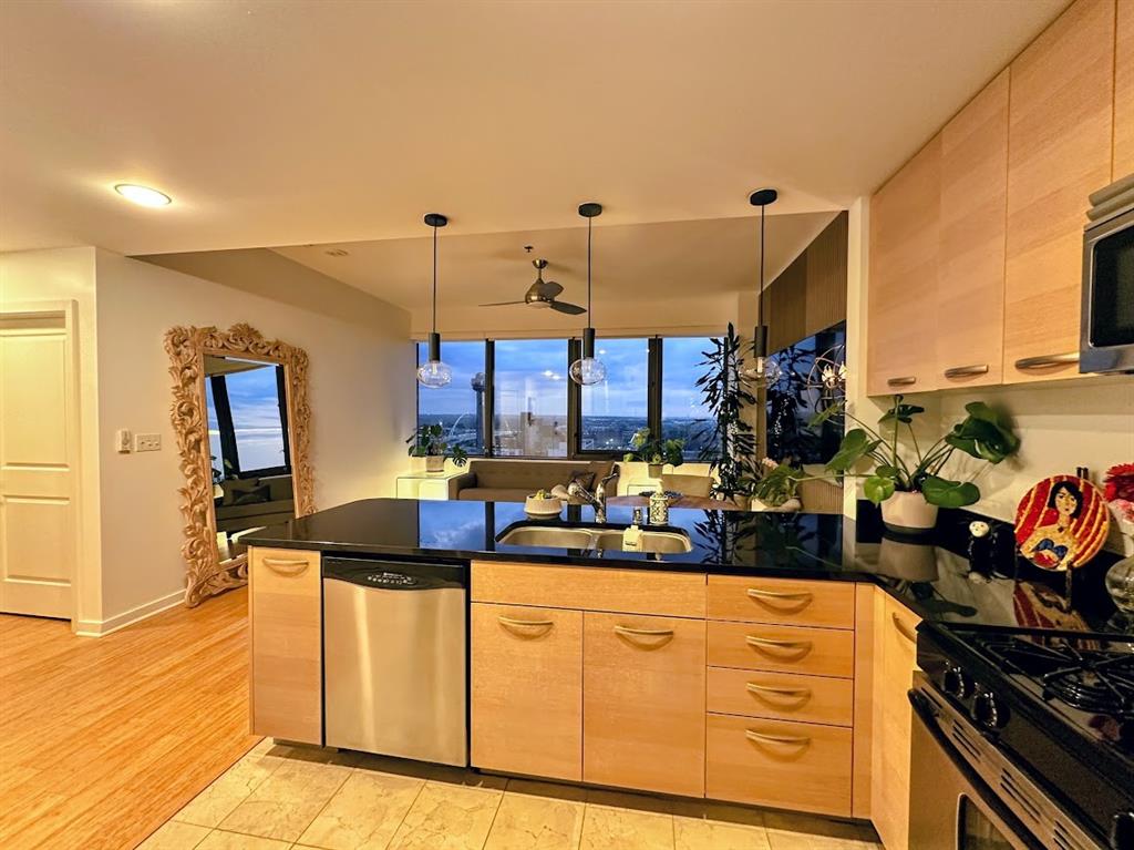 Metropolitan @ 1200 Main St - Residential