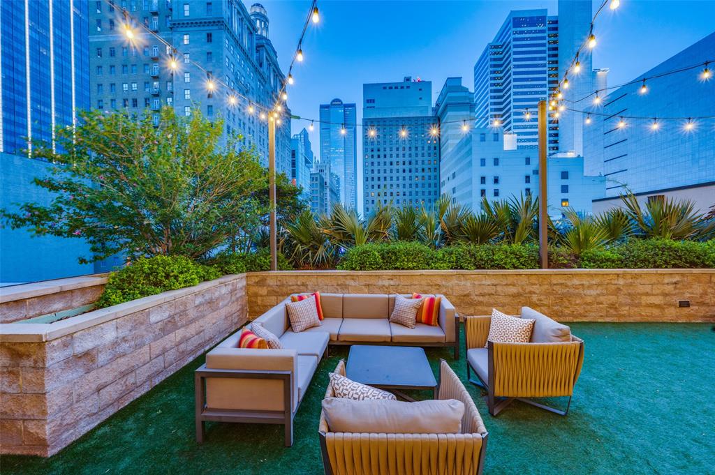 Metropolitan @ 1200 Main St - Residential