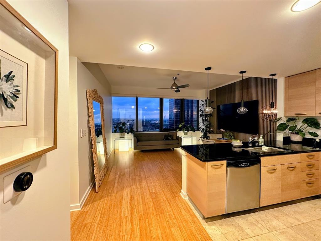Metropolitan @ 1200 Main St - Residential