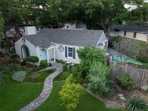 Photo of 1306 Woodlawn Avenue, Dallas, TX 75208 (MLS # 21305869)