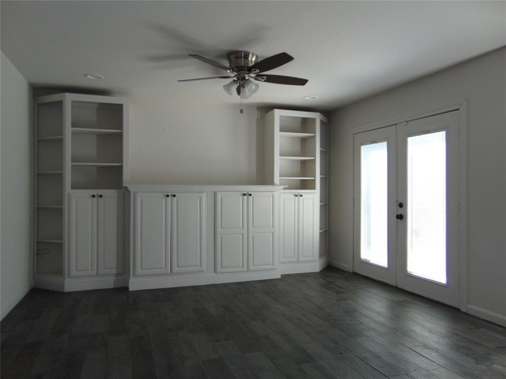 country creek condos - Residential