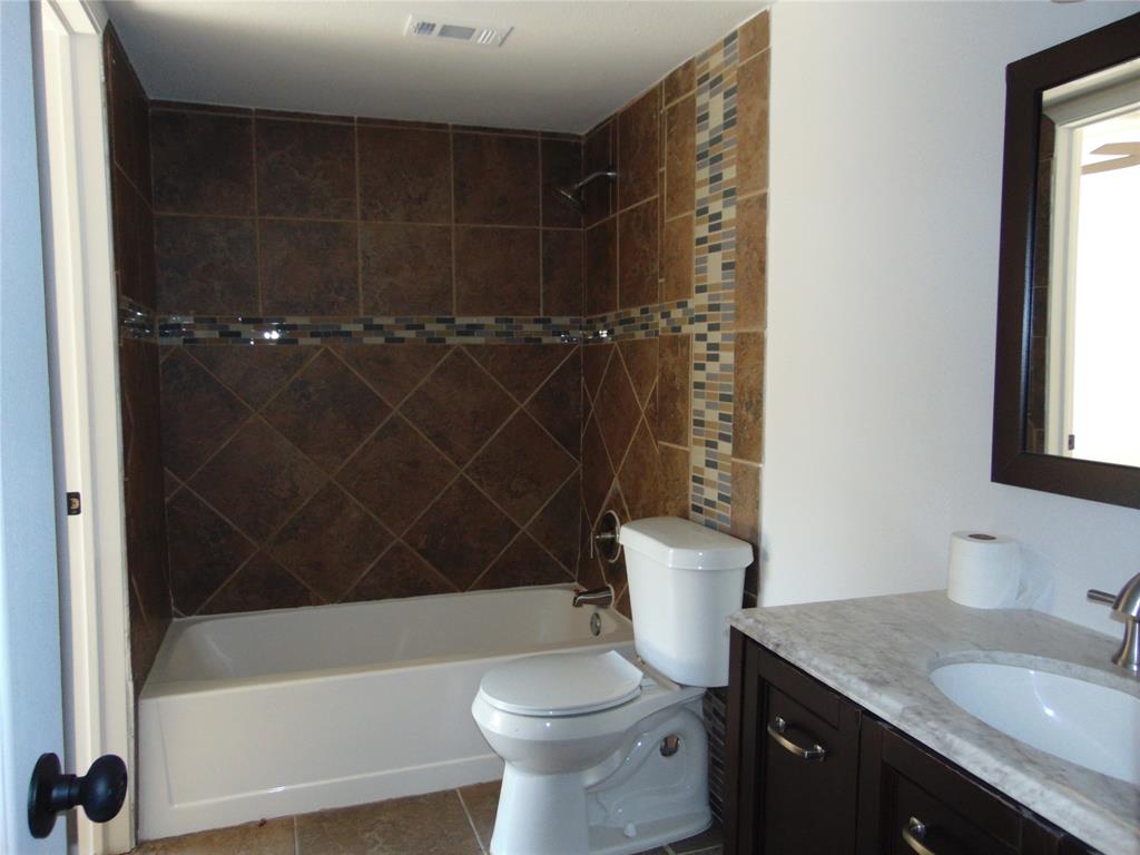 country creek condos - Residential