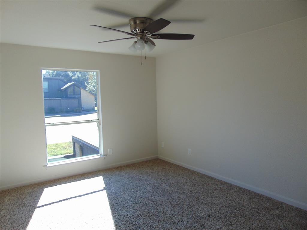 country creek condos - Residential