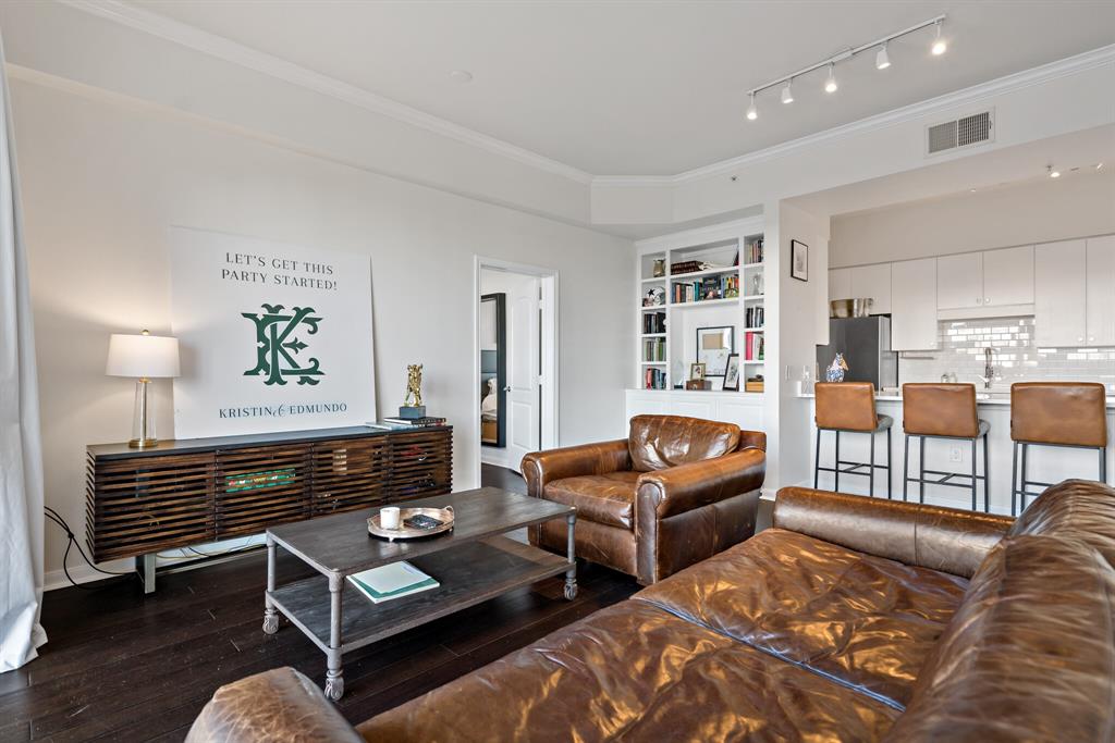3225 Turtle Creek Boulevard 842