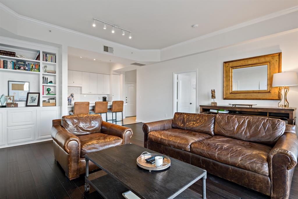 3225 Turtle Creek Boulevard 842