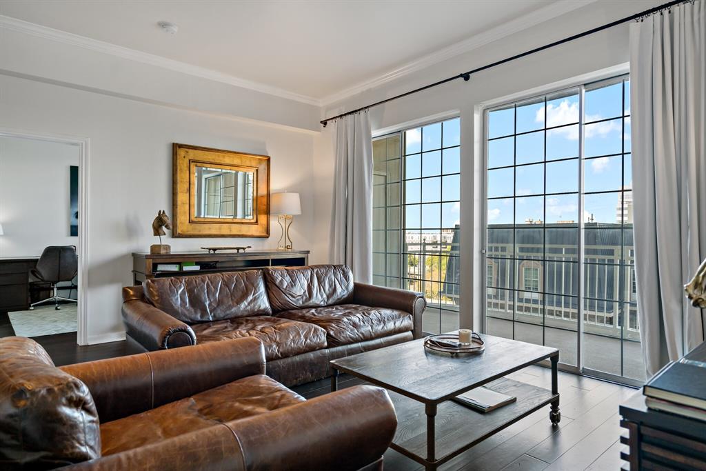 3225 Turtle Creek Boulevard 842