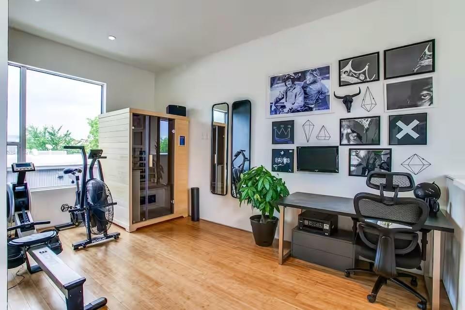 4401 Roseland Condo - Residential