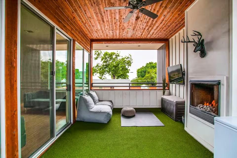 4401 Roseland Condo - Residential