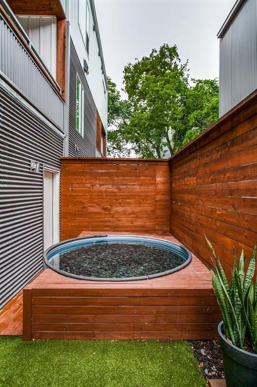 4401 Roseland Condo - Residential