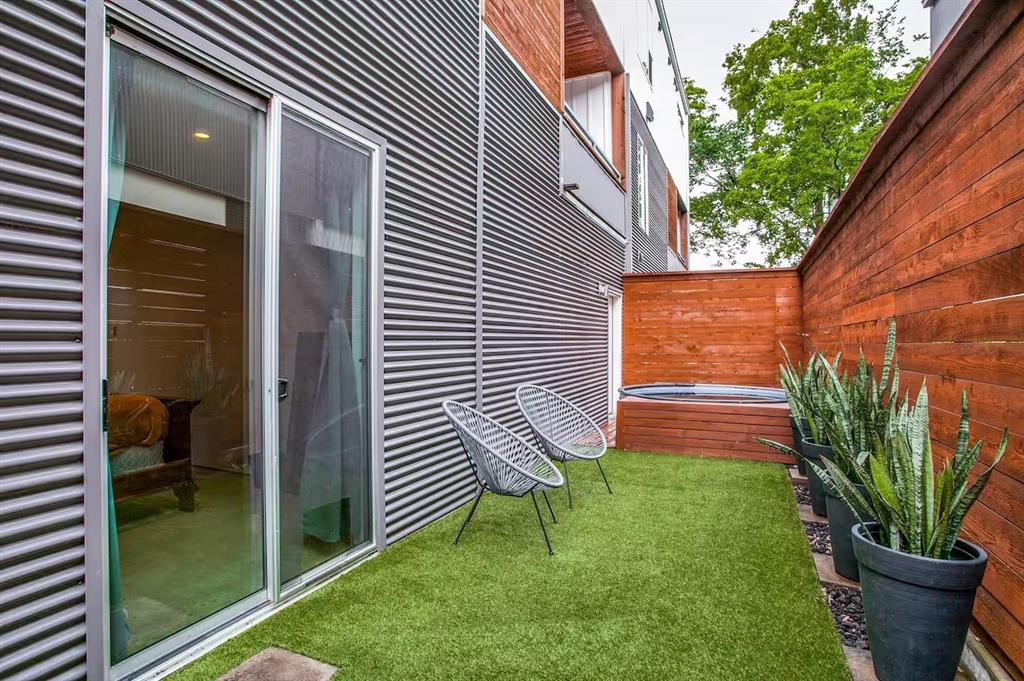 4401 Roseland Condo - Residential