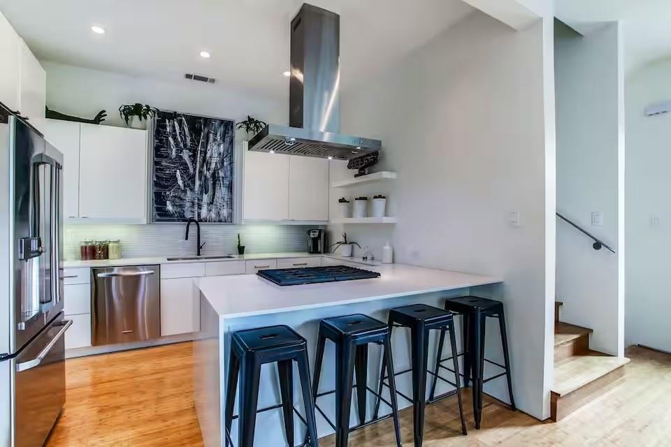 4401 Roseland Condo - Residential