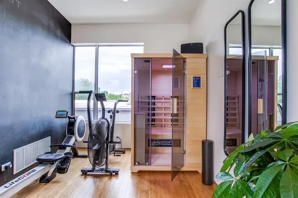 4401 Roseland Condo - Residential