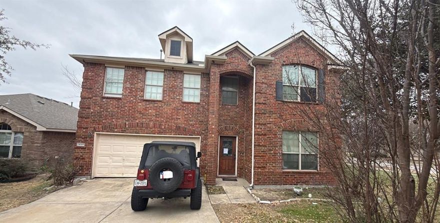 Don’t miss this exceptional opportunity in a sought-after location. Located in the desirable Vista West community, this occupied auction property presents a unique investment opportunity. Offering approximately 2,980 square feet of living space, the home features 4 bedrooms and 2.5 bathrooms, providing a spacious layout with strong potential. Positioned on a corner lot of nearly 0.2 acres, the property offers added outdoor space and presence within the neighborhood.
**Important: Property is currently occupied. Do not approach or disturb occupants. No trespassing—violators will be prosecuted.**