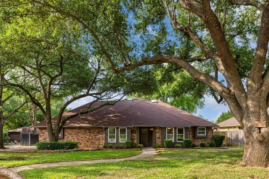 Stunning updated home in a wonderful neighborhood with mature trees, close to I20, Cooper St. and numerous shops and restaurants. This ideal family home is situated in a quiet cul-de-sac and has a swimming pool. The floorplan offers large bedrooms, an in-law or guest room that is split from the others with its own bathroom, and two living rooms, one of which makes a perfect game room. The primary has seperate vanities, two walk in closets, a pedestal tub and seperate shower. Updates completed April of 2026 include new paint inside and out, wood floors, quartz and granite counter tops, backsplash, stainless appliances, all plumbing fixture and light fixtures, tub and shower tile surrounds, and much more! Outside, an automatic gate encloses the backyard which has a storage building for pool equipment. This one is a must see!
