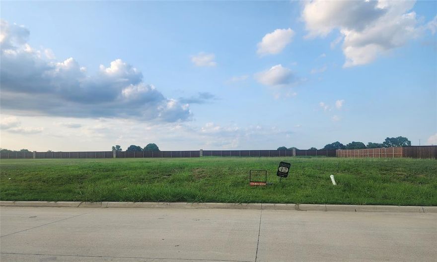 Welcome to build a house on half acre land at new established top rated & prestigious Lake Country Crossing subdivision; nestled in the heart of Pottsboro ISD. House price are between $550,000 to $950,000 in this finest Lake Country Crossing neighborhood. All utilities are available, ready to build your dream home immediately. Survey available under transaction desk.