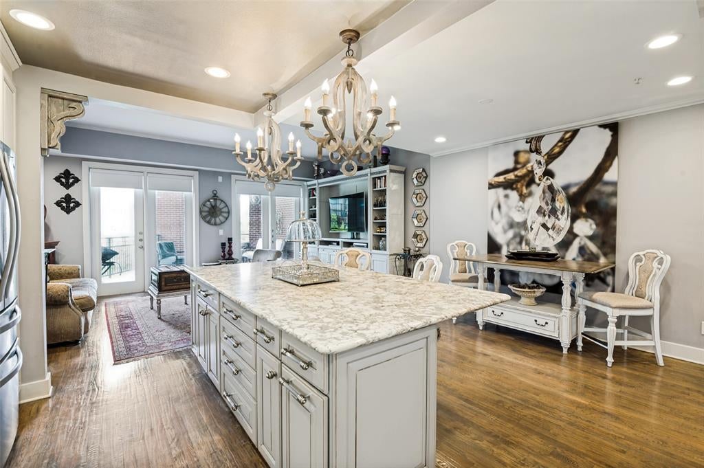 5055 Addison Circle 423