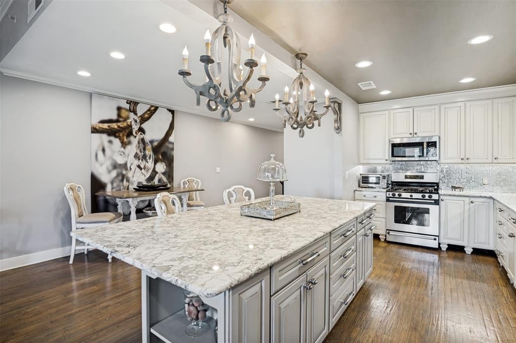 5055 Addison Circle 423