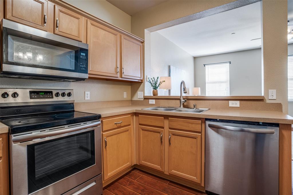 Pasquinellis Village On The Green - Residential