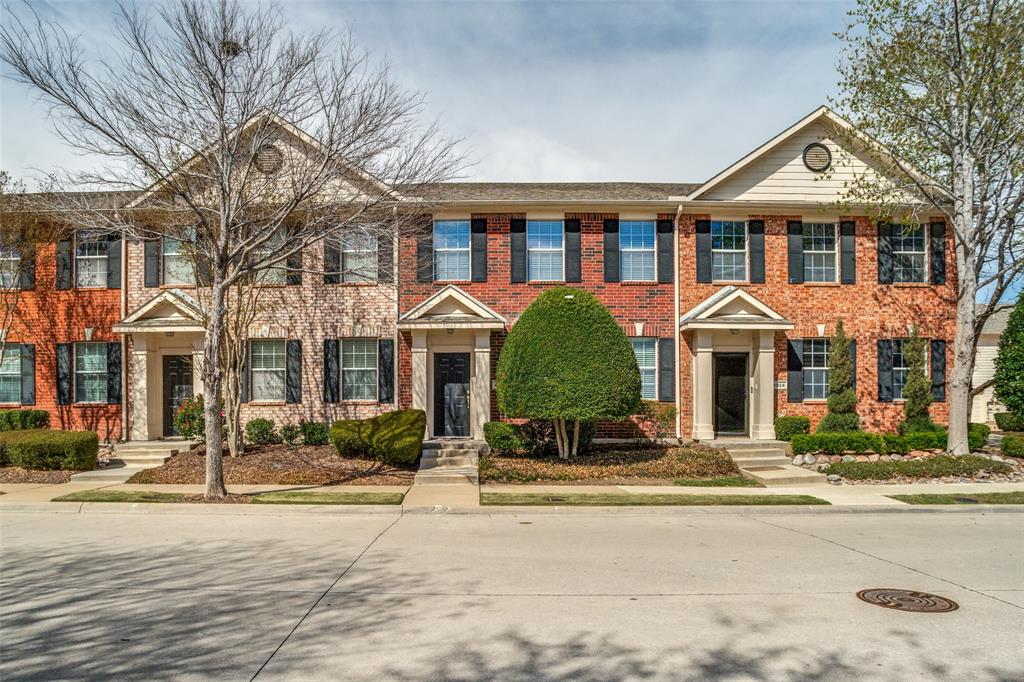 Pasquinellis Village On The Green - Residential