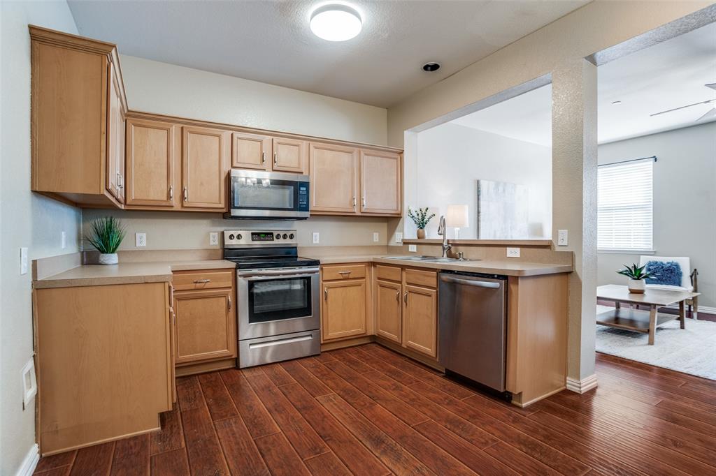 Pasquinellis Village On The Green - Residential