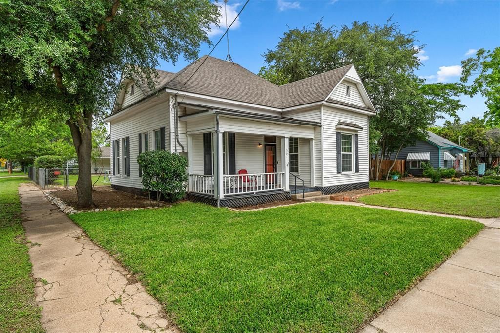 Photo of 501 N Davis Street, West, TX 76691 (MLS # 21252826)