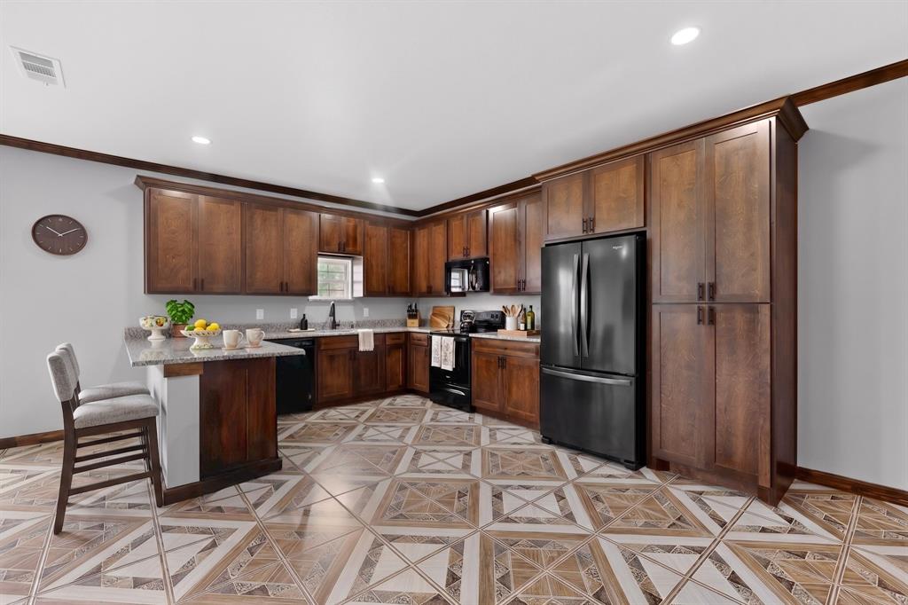 800 Oak Creek Drive