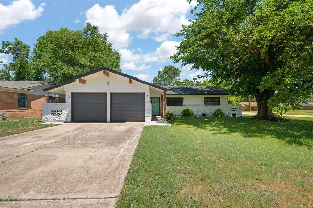 Photo of 600 Meadowcrest Drive, Crowley, TX 76036 (MLS # 21420448)