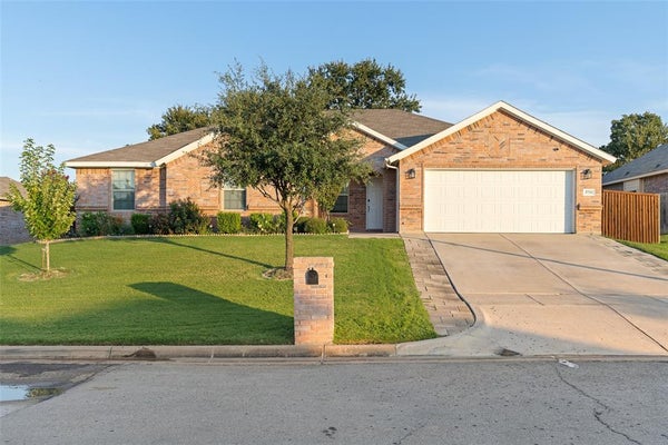 3733 CECELIA LN, FORT WORTH, TX 76140 - Image 930ef486d403ae3a2c24a58793f25221/1312375065