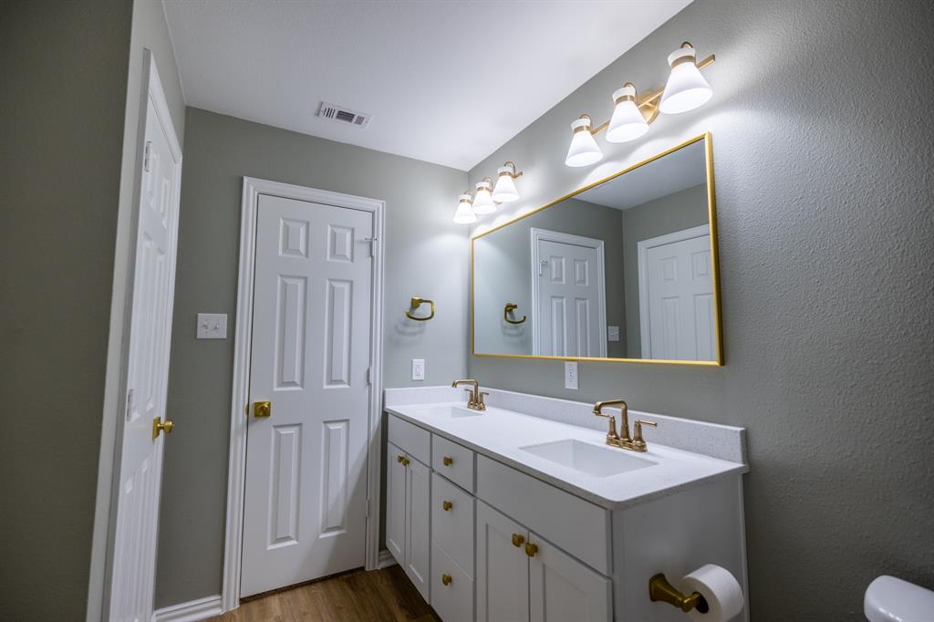 Cloisters Condo The - Residential