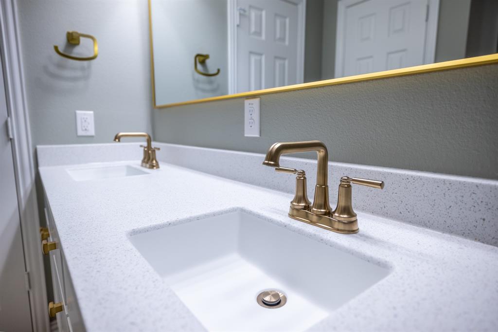 Cloisters Condo The - Residential