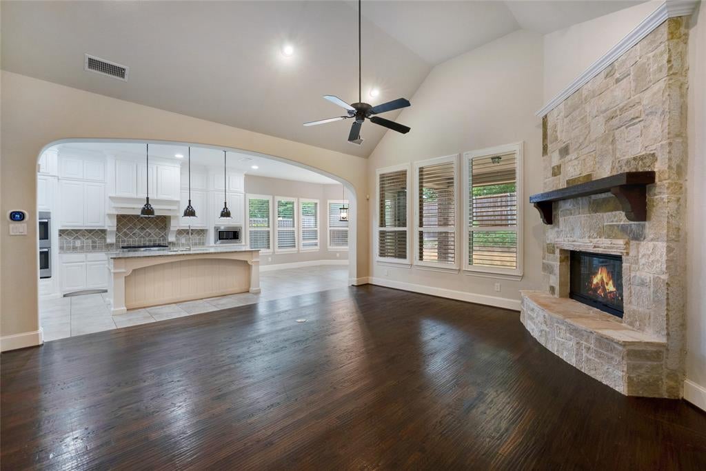 1021 White Crest Lane