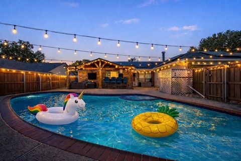 Photo of 913 Sandhurst Drive, Plano, TX 75025 (MLS # 21225716)