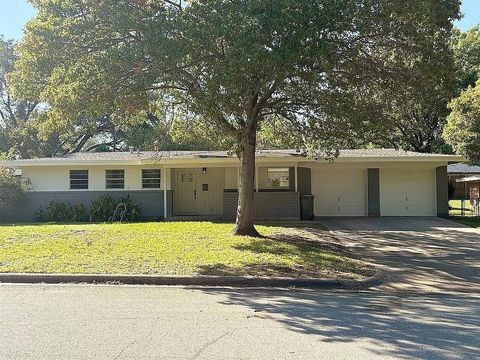 1304 Sherwood Drive Arlington TX 76013