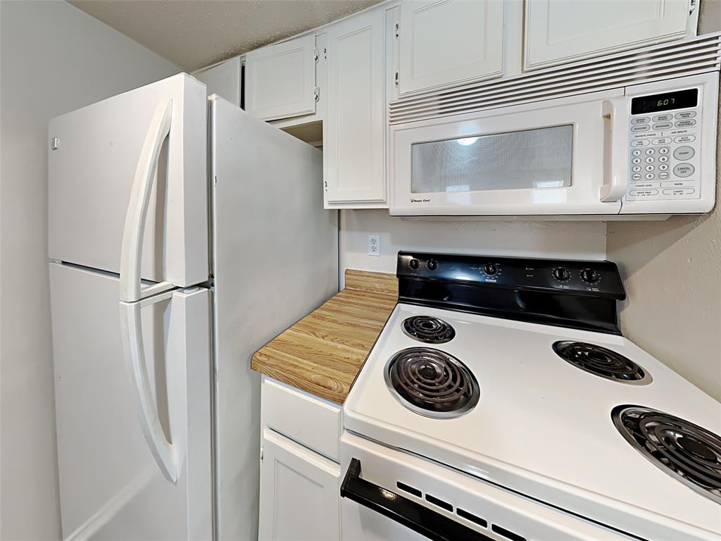 ROYAL LANE HIGHLANDS CONDOS - Residential