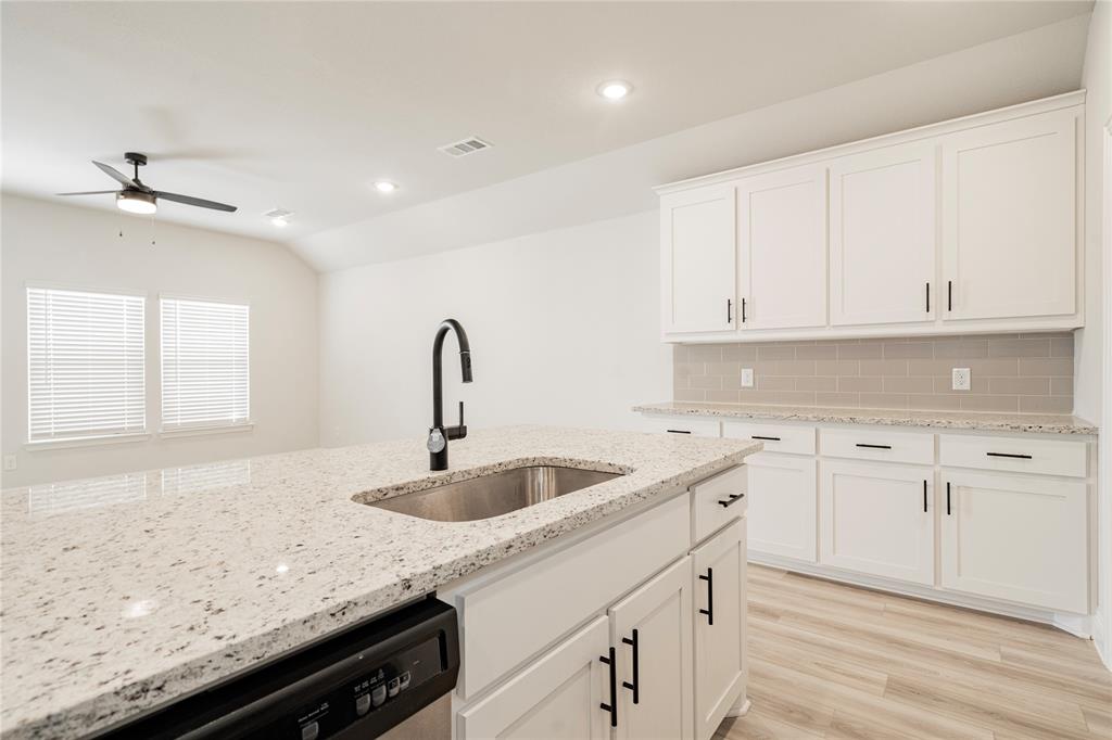 AMBERGROVE AT WHITESIDE VILLAGE - Residential Lease