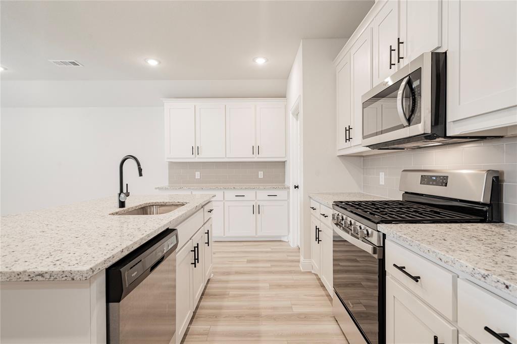 AMBERGROVE AT WHITESIDE VILLAGE - Residential Lease