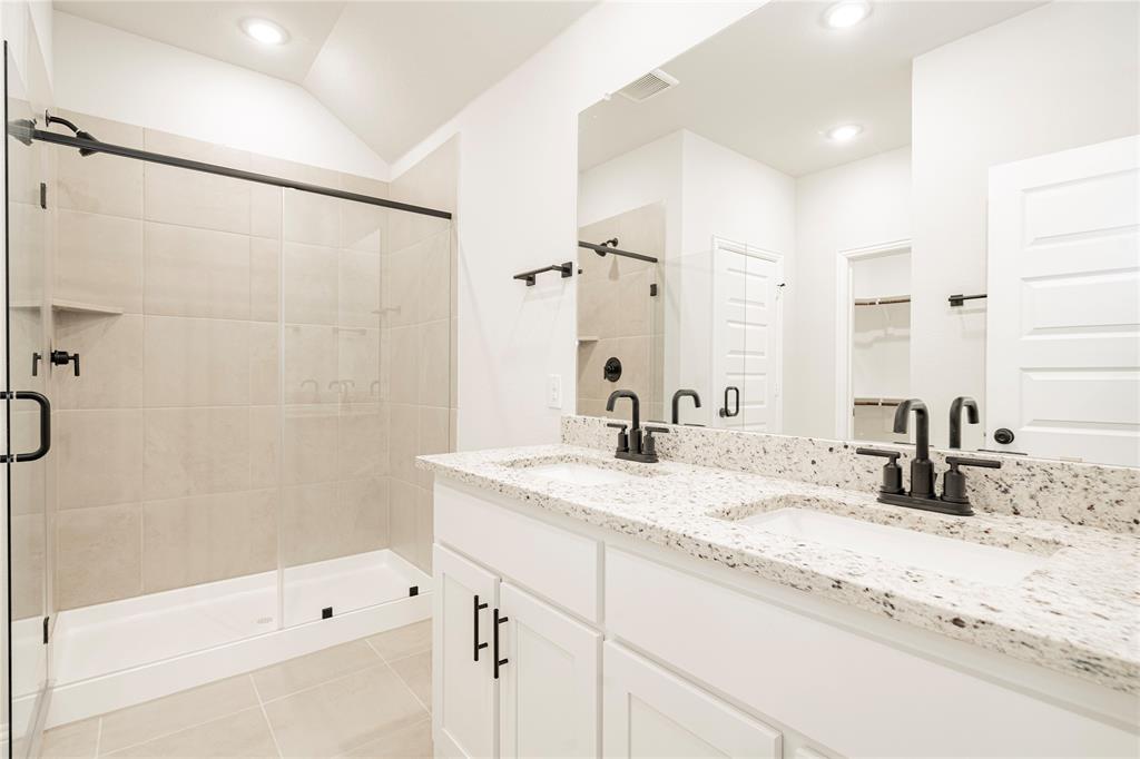 AMBERGROVE AT WHITESIDE VILLAGE - Residential Lease