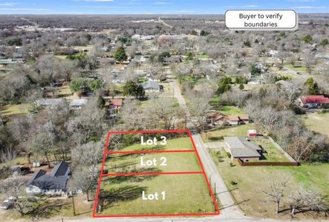 Photo of 610 Tidmore, Malakoff, TX 75148 (MLS # 21283085)