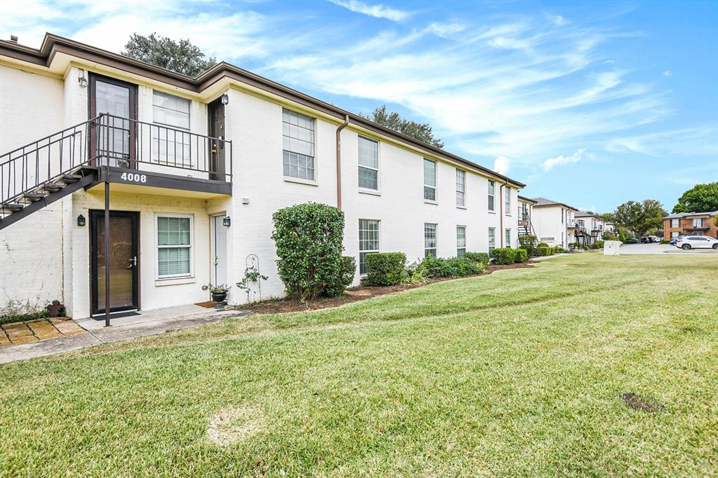 Ridglea Estate Condo - Residential Lease