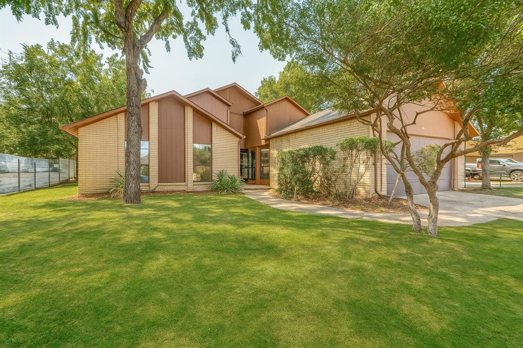 2324 Escalante Avenue