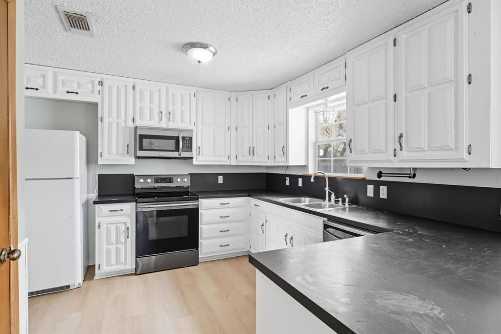 Js Dickson - Residential Lease