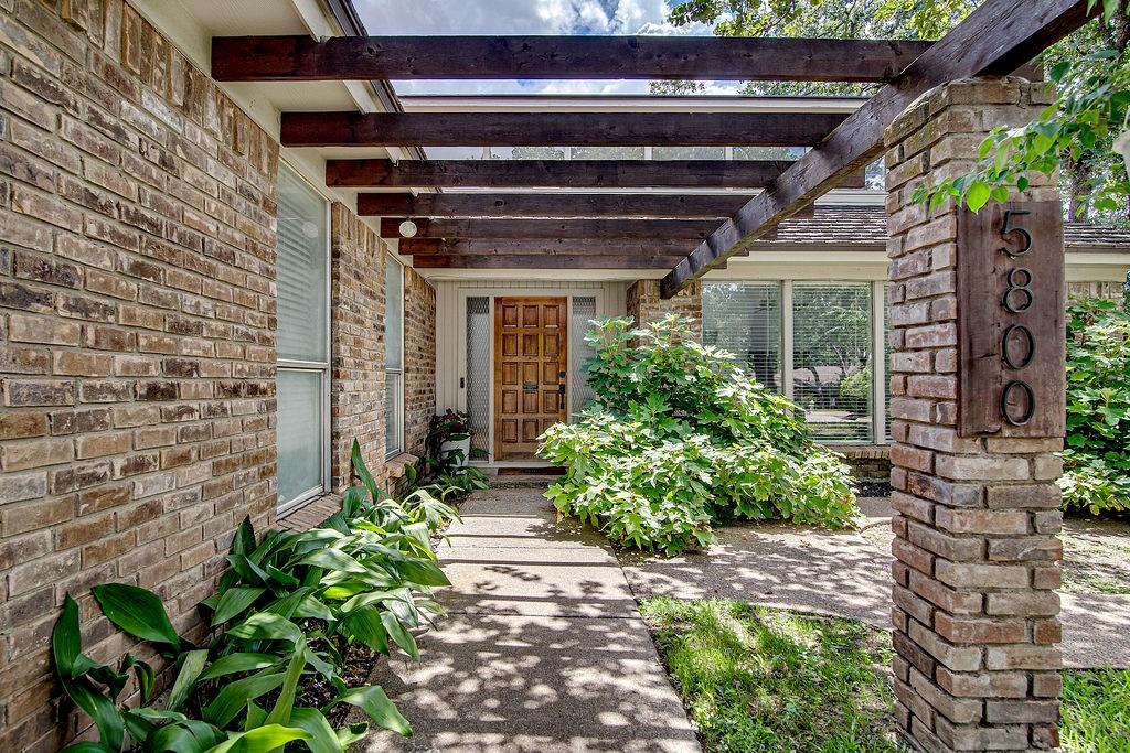 5800 Thoreau Lane