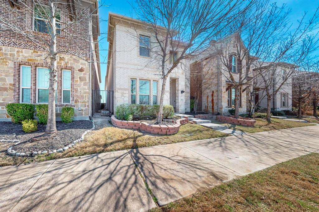 792 Huntingdon Street